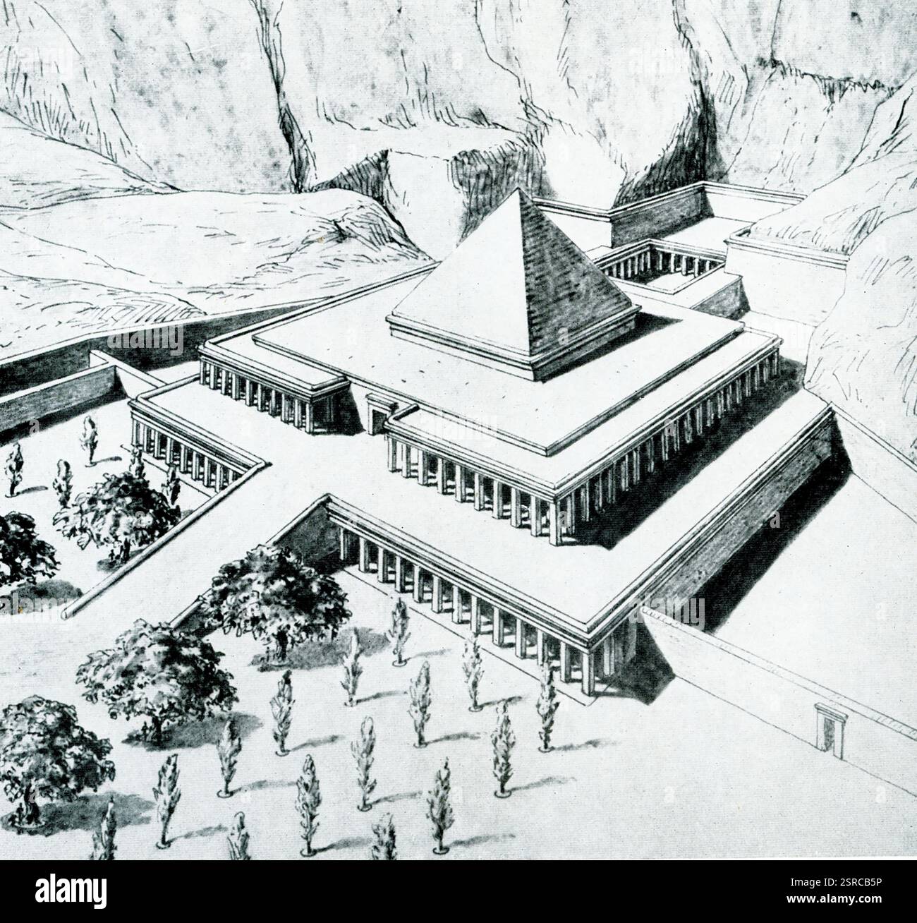 Questa immagine del 1925 mostra il Tempio Mortuario di Mentuhotep II, un antico complesso di templi egizi a Deir el-Bahri, in Egitto. Fu costruita tra il 2050 e il 2000 a.C. per Mentuhotep II, il re che riunì l'Egitto durante il periodo del Medio Regno. Il tempio funerario di Mentuhotep III, re dell'XI dinastia, era probabilmente incompiuto e non iscritto. Probabilmente si trovava in una baia nelle scogliere a sud del monumento di suo padre a Deir el-Bahri. Foto Stock