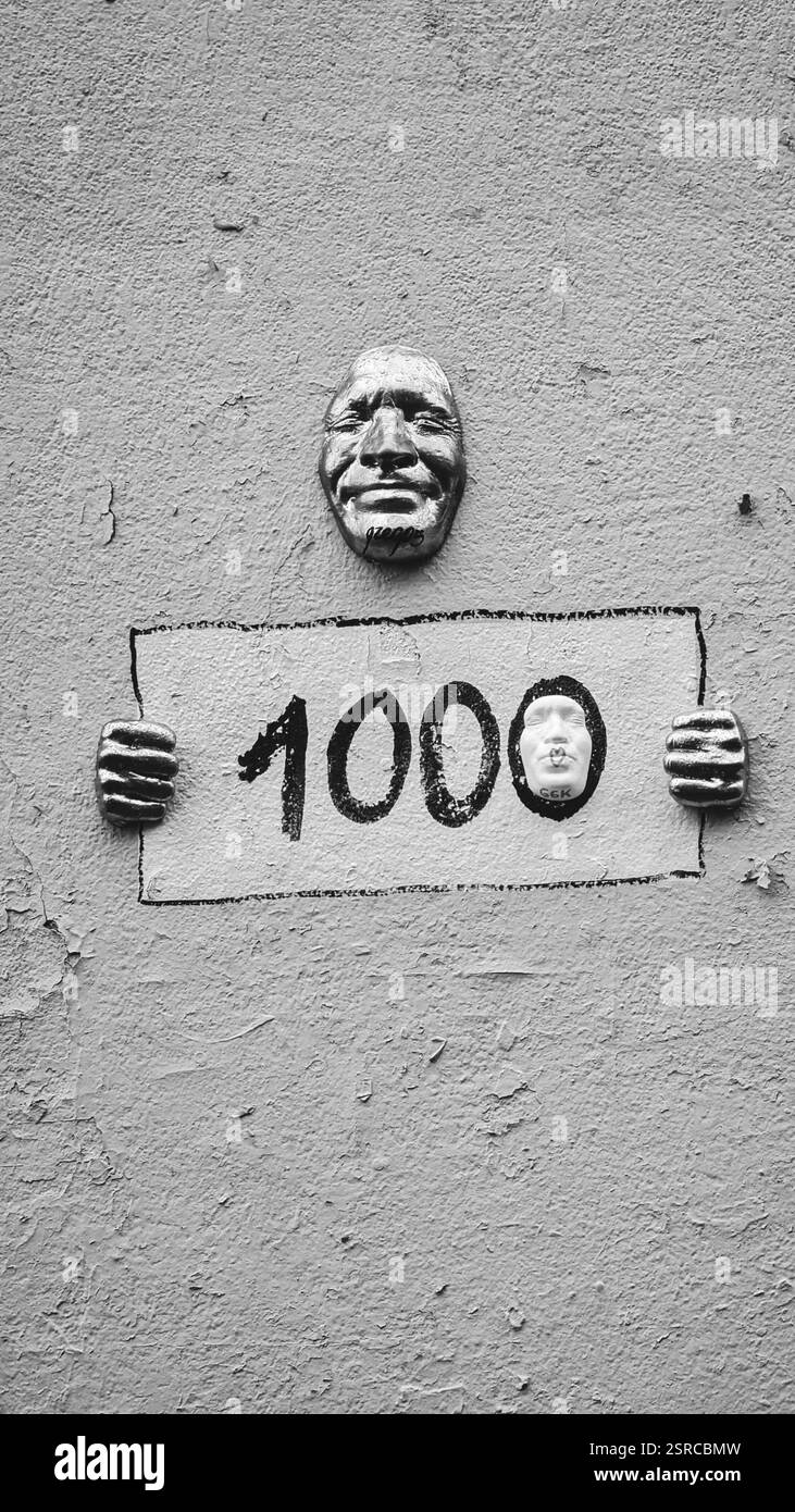 Interessante arte murale in strada a Parigi Foto Stock