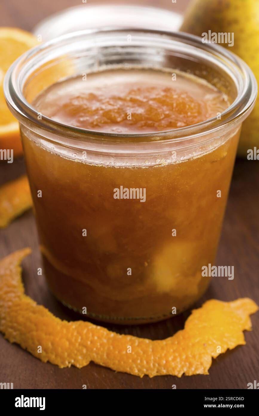 Bicchiere di marmellata di pere con arancia, lodz, polonia Foto Stock