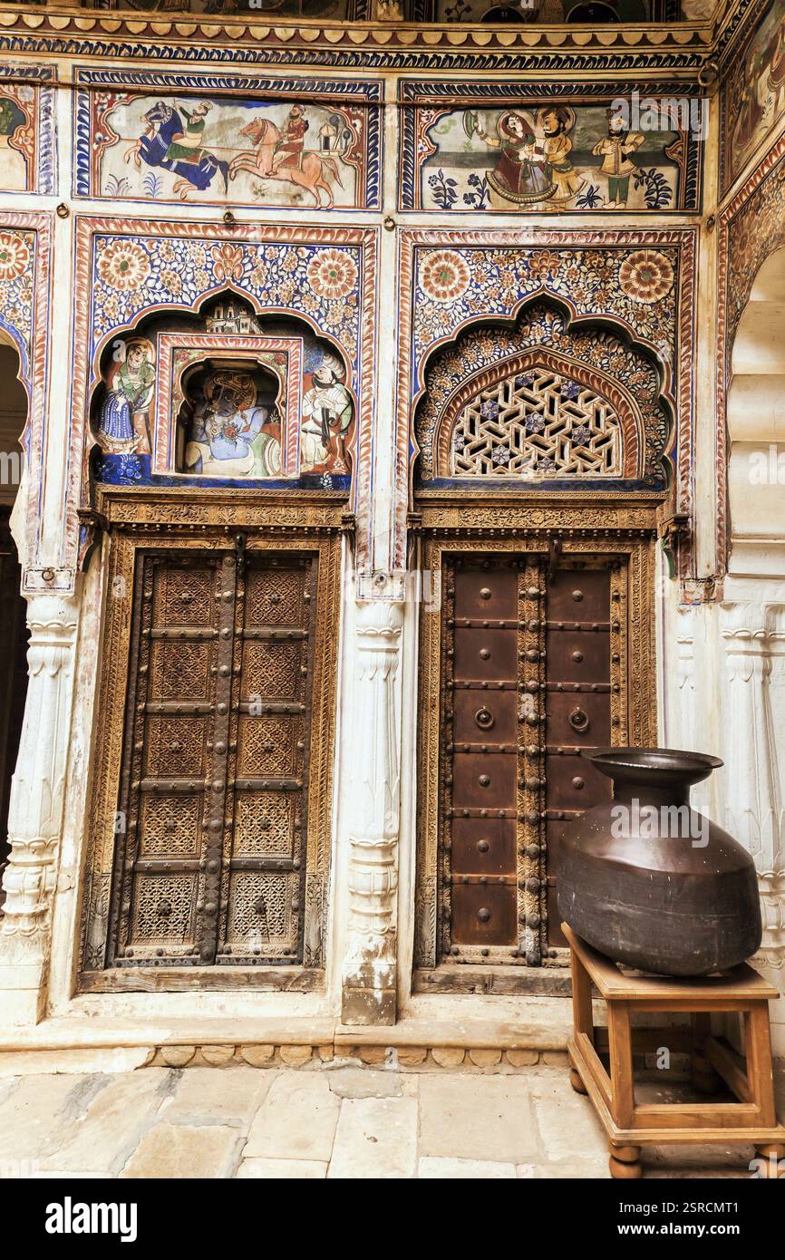 Cortile, Goenka Haveli Museum, Dundlod, Shekhawati, Rajasthan, India, Asia Foto Stock