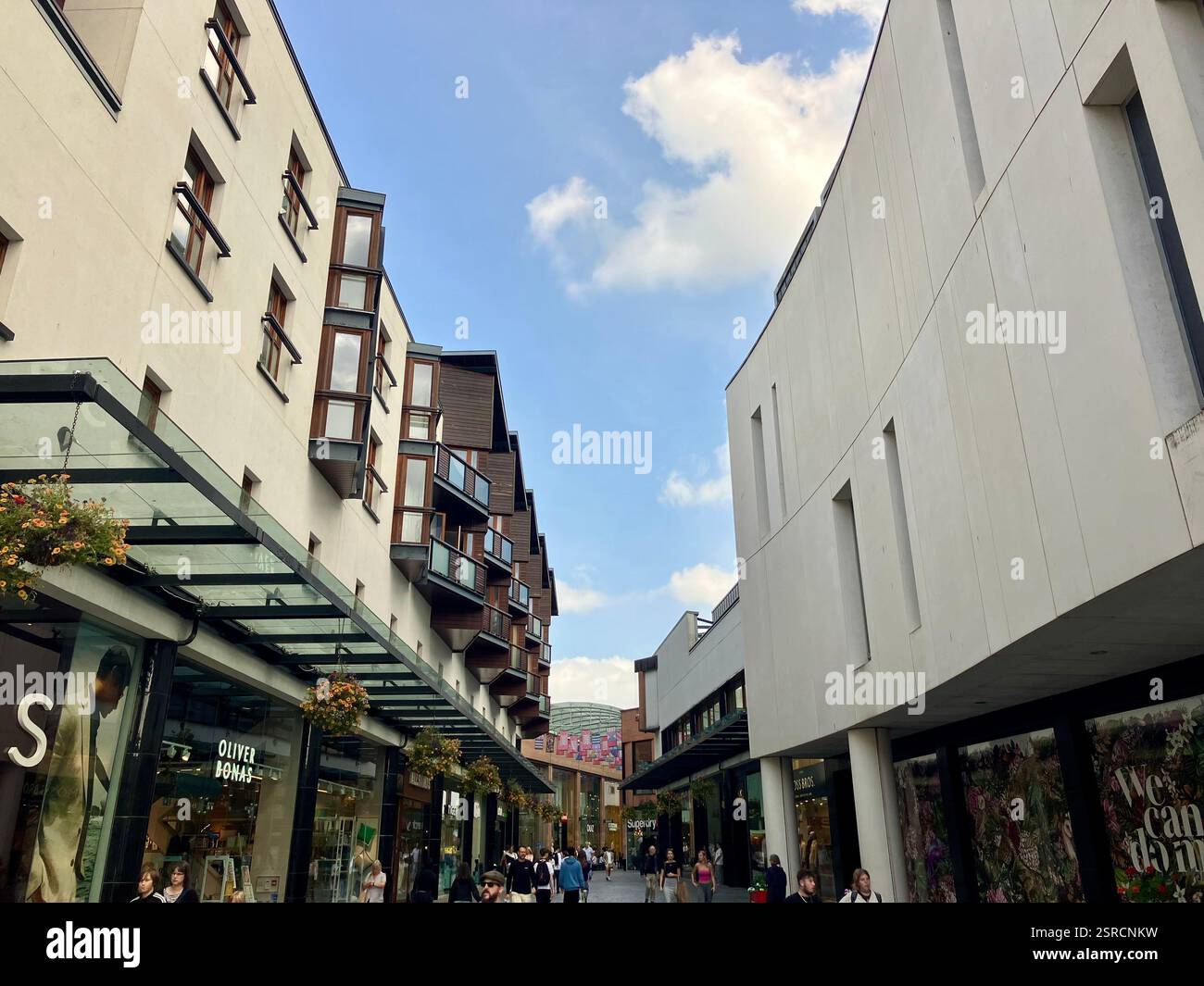 Centro commerciale Princesshay, Exeter, Devon - Immagine stock catturata con smartphone Centro commerciale Princesshay, Exeter, Devon - Immagine stock catturata con smartphone