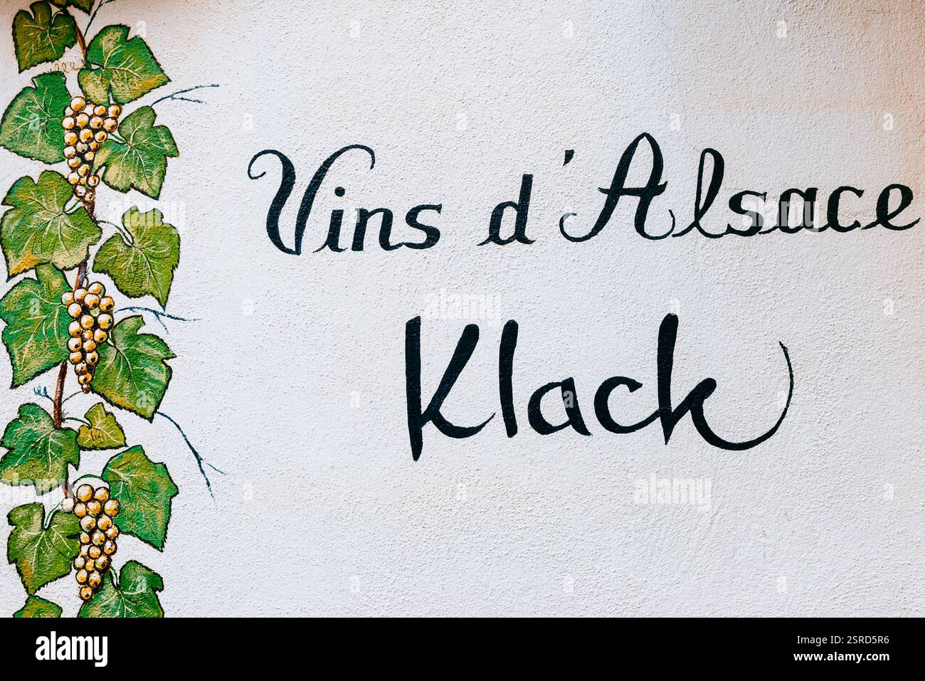 Klack Winery Wall. Riquewihr, Sainte-Marie-aux-Mines, Colmar-Ribeauvillé, Haut-Rhin, Grand Est, Francia, Europa Foto Stock