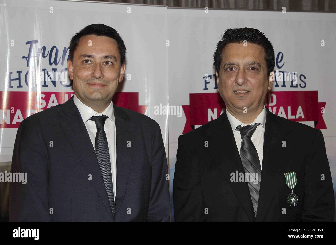 Ambasciatore della Francia Alexandre Ziegler Sajid Nadiadwala governo francese Chevalier de l'Ordre Arts et lettere Mumbai Foto Stock