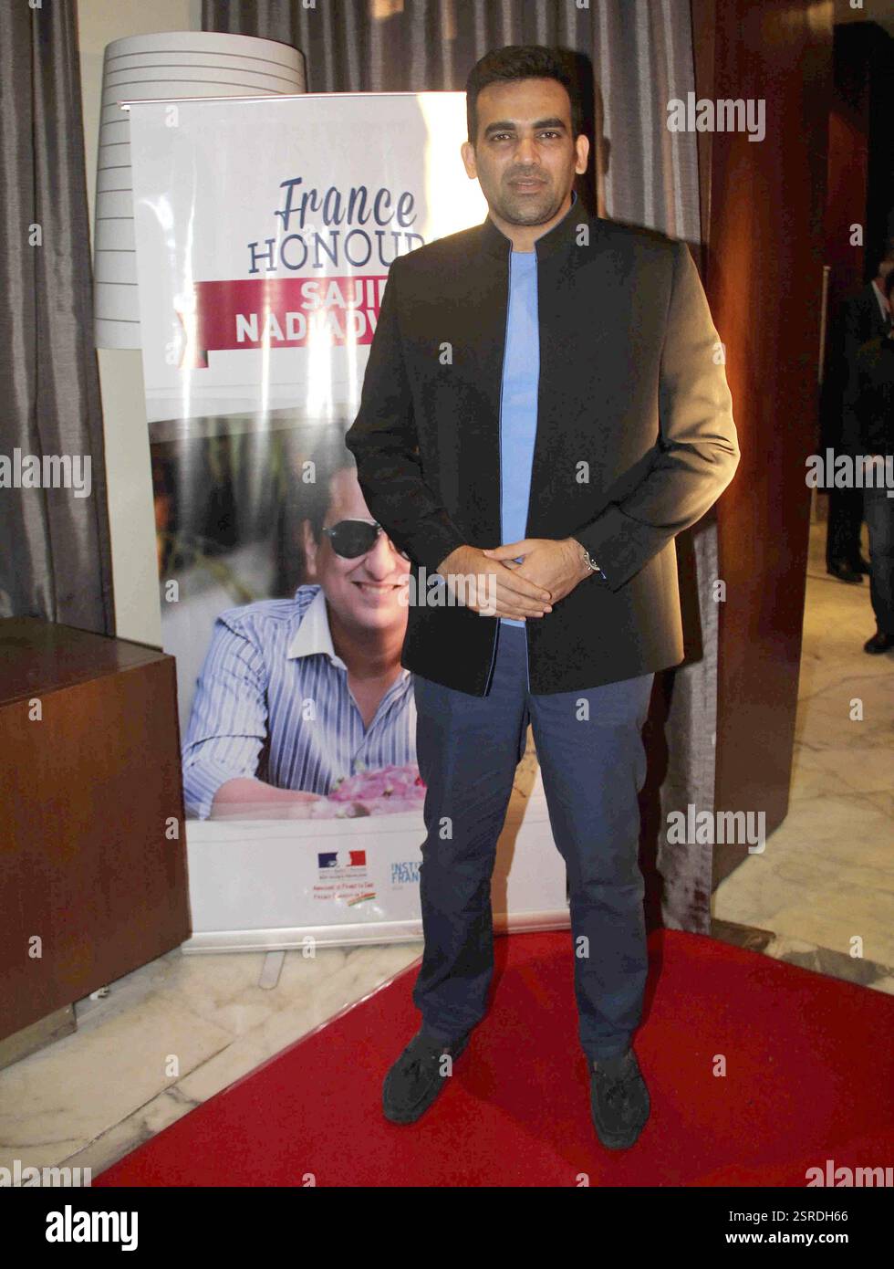 Zaheer Khan Bollywood Sajid Nadiadwala annuncio del governo francese conferiscono Chevalier de l'Ordre Arts et lettere Mumbai Foto Stock