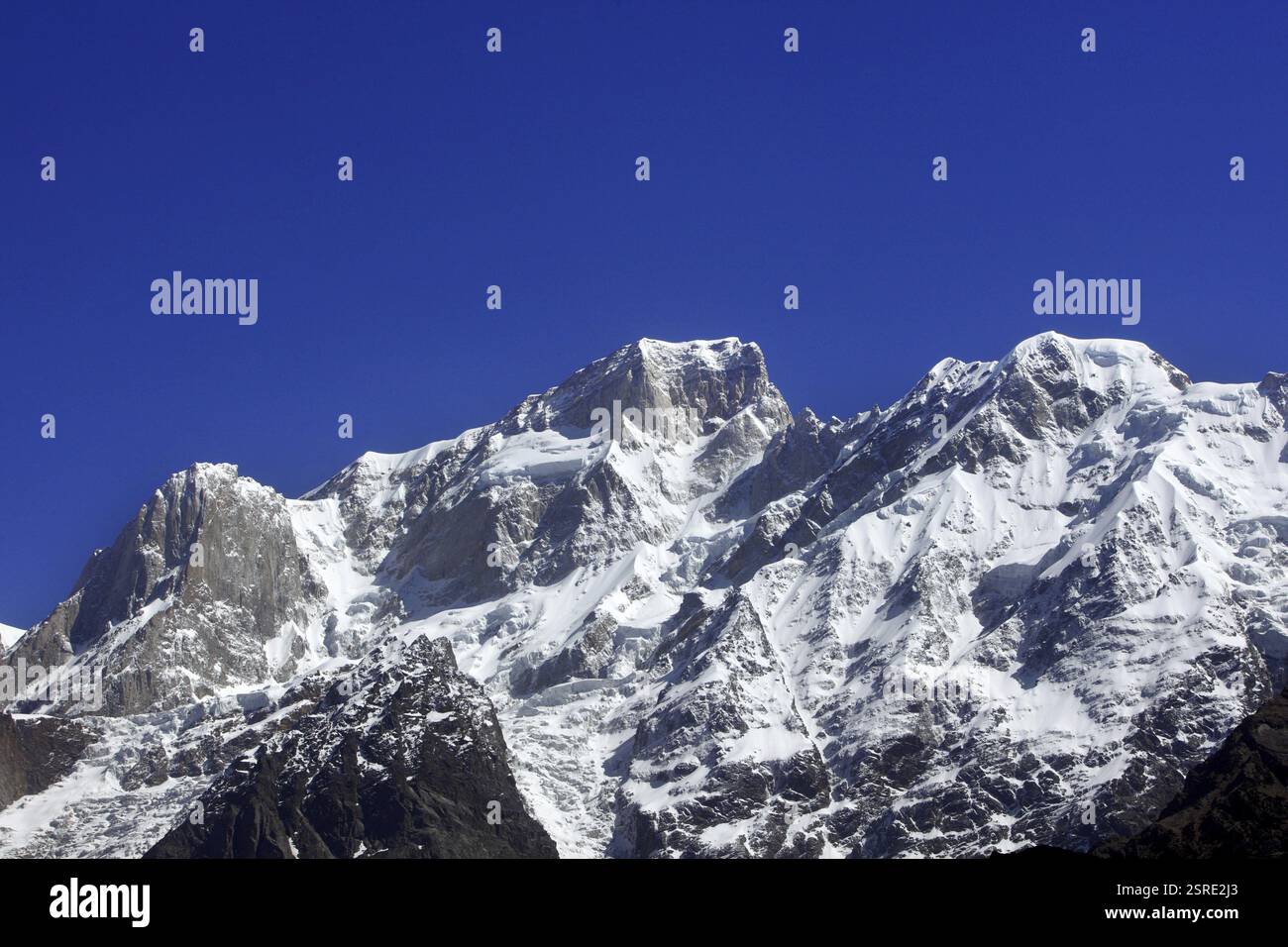 Cime innevate a Kedarnath Uttarakhand India Asia Foto Stock