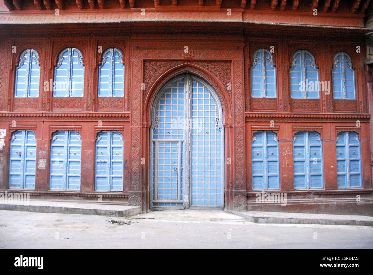Ingresso e finestre di haveli, Bikaner, Rajasthan, India maggio-2009 Foto Stock