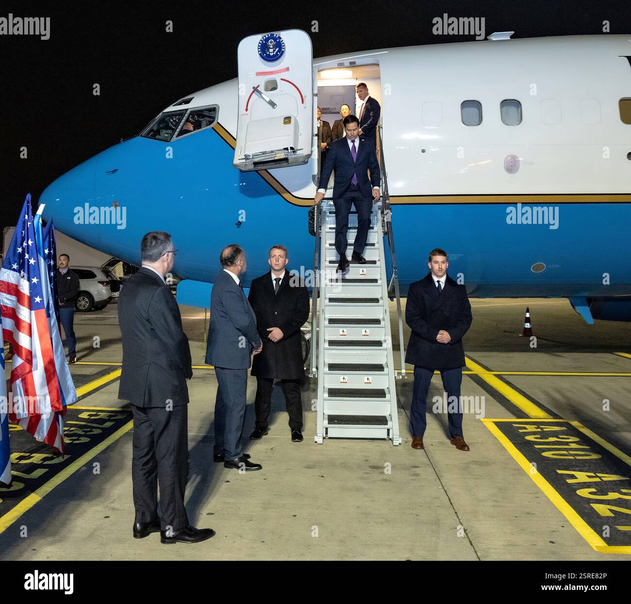 Il segretario Marco Rubio arriva all'aeroporto Ben Gurion di Tel Aviv, Israele, il 15 febbraio 2025. (Foto ufficiale del Dipartimento di Stato di Freddie Everett) Foto Stock