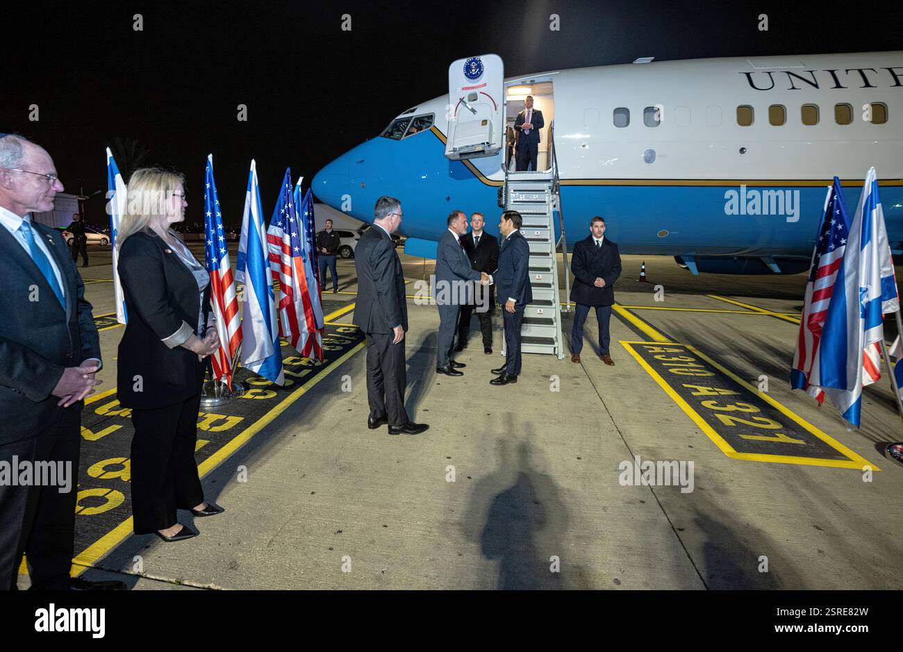 Il segretario Marco Rubio arriva all'aeroporto Ben Gurion di Tel Aviv, Israele, il 15 febbraio 2025. (Foto ufficiale del Dipartimento di Stato di Freddie Everett) Foto Stock