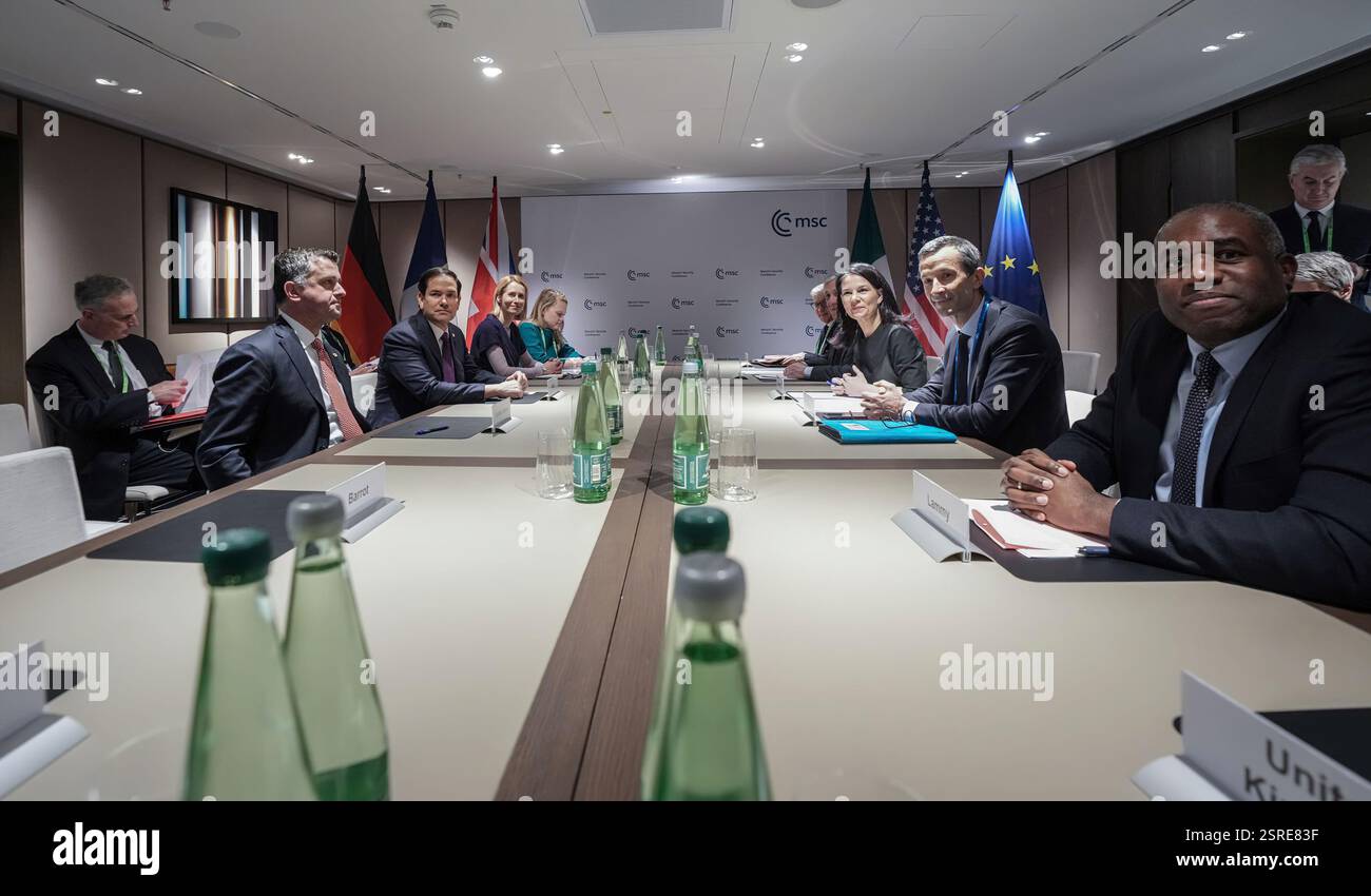 Il segretario Marco Rubio incontra gli omologhi Quint europei a Monaco, Germania, 15 febbraio 2025. (Foto ufficiale del Dipartimento di Stato di Freddie Everett) Foto Stock