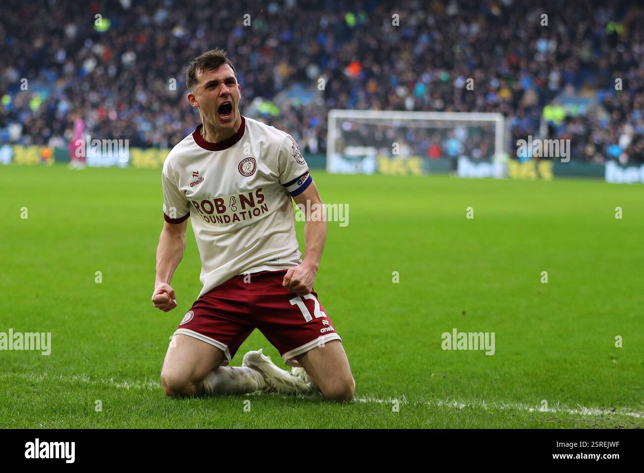 Cardiff, Regno Unito. 15 febbraio 2025. Jason Knight della città di Bristol festeggia dopo aver segnato il suo primo gol. Partita del campionato EFL Skybet, Cardiff City contro Bristol City al Cardiff City Stadium di Cardiff, Galles, sabato 15 febbraio 2025. Questa immagine può essere utilizzata solo per scopi editoriali. Solo per uso editoriale, foto di Andrew Orchard/Alamy Live news Foto Stock Cardiff, Regno Unito. 15 febbraio 2025. Jason Knight della città di Bristol festeggia dopo aver segnato il suo primo gol. Partita del campionato EFL Skybet, Cardiff City contro Bristol City al Cardiff City Stadium di Cardiff, Galles, sabato 15 febbraio 2025. Questa immagine può essere utilizzata solo per scopi editoriali. Solo per uso editoriale, foto di Andrew Orchard/Alamy Live news Foto Stock