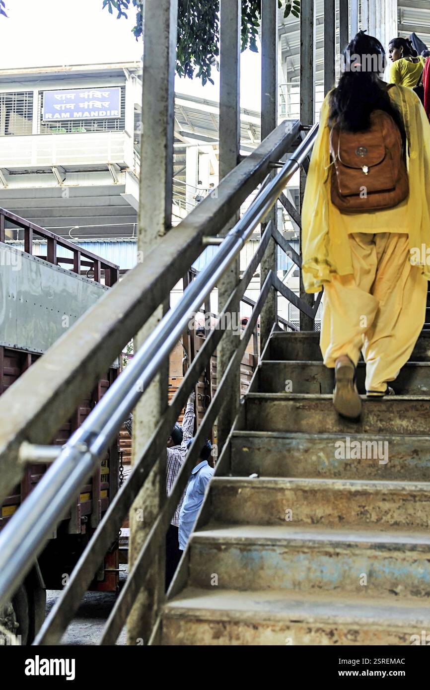 Ram Mandir stazione ferroviaria, Mumbai, Maharashtra, India, Asia Foto Stock