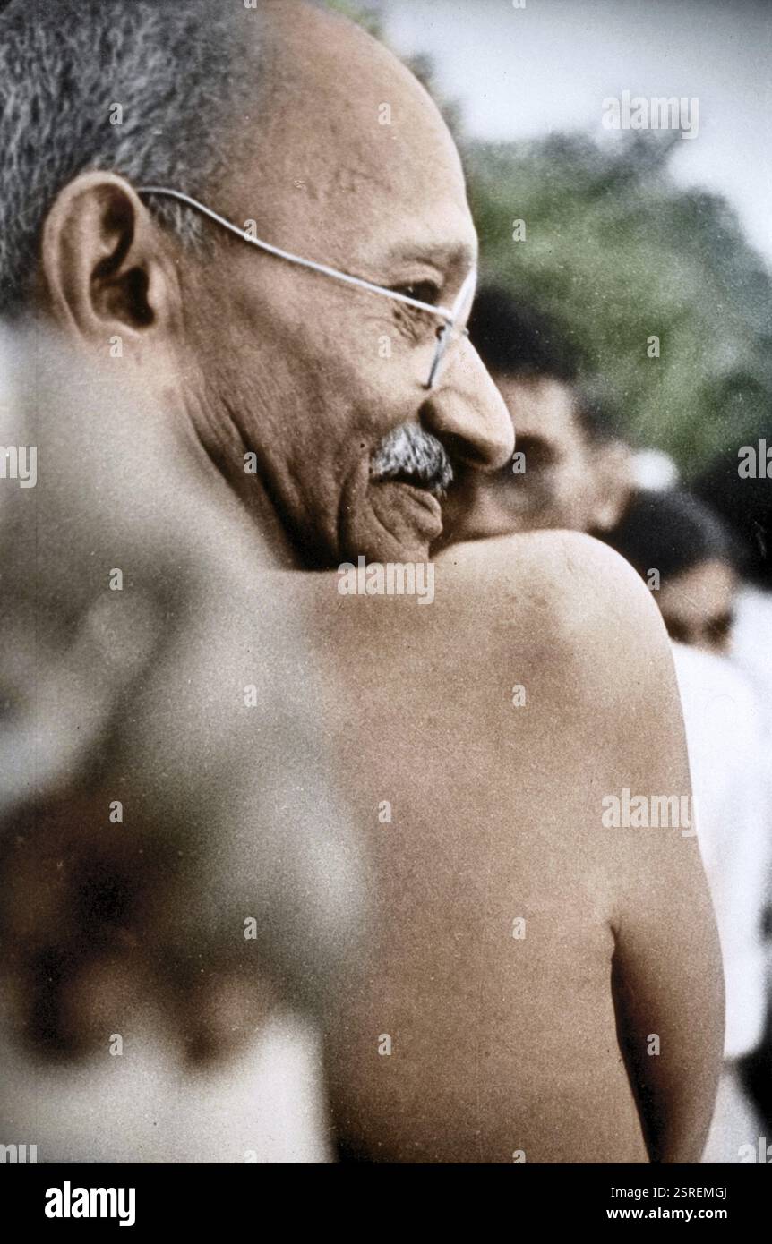 Mahatma Gandhi alla riunione di preghiera serale, Mumbai, Maharashtra, India, Asia, maggio 1944, Asia Foto Stock
