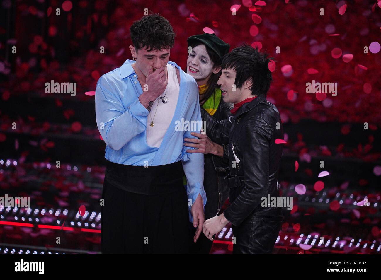 Sanremo, Italia. 15 febbraio 2025. Olly vince il 75° Festival di Sanremo 2025 durante la serata conclusiva della 75° edizione del Festival della canzone Italiana di Sanremo presso il Teatro Ariston di Sanremo - sabato 15 febbraio 2025. Intrattenimento. (Foto di Marco Alpozzi/LaPresse) credito: LaPresse/Alamy Live News Foto Stock