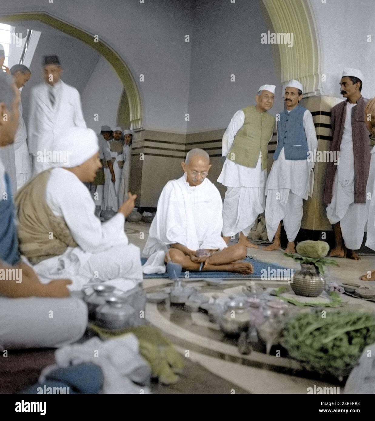 Mahatma Gandhi Jivraj Mehta cerimonia di apertura del Kamla Nehru Memorial Hospital, India, Asia, 28 febbraio 1941, Asia Foto Stock