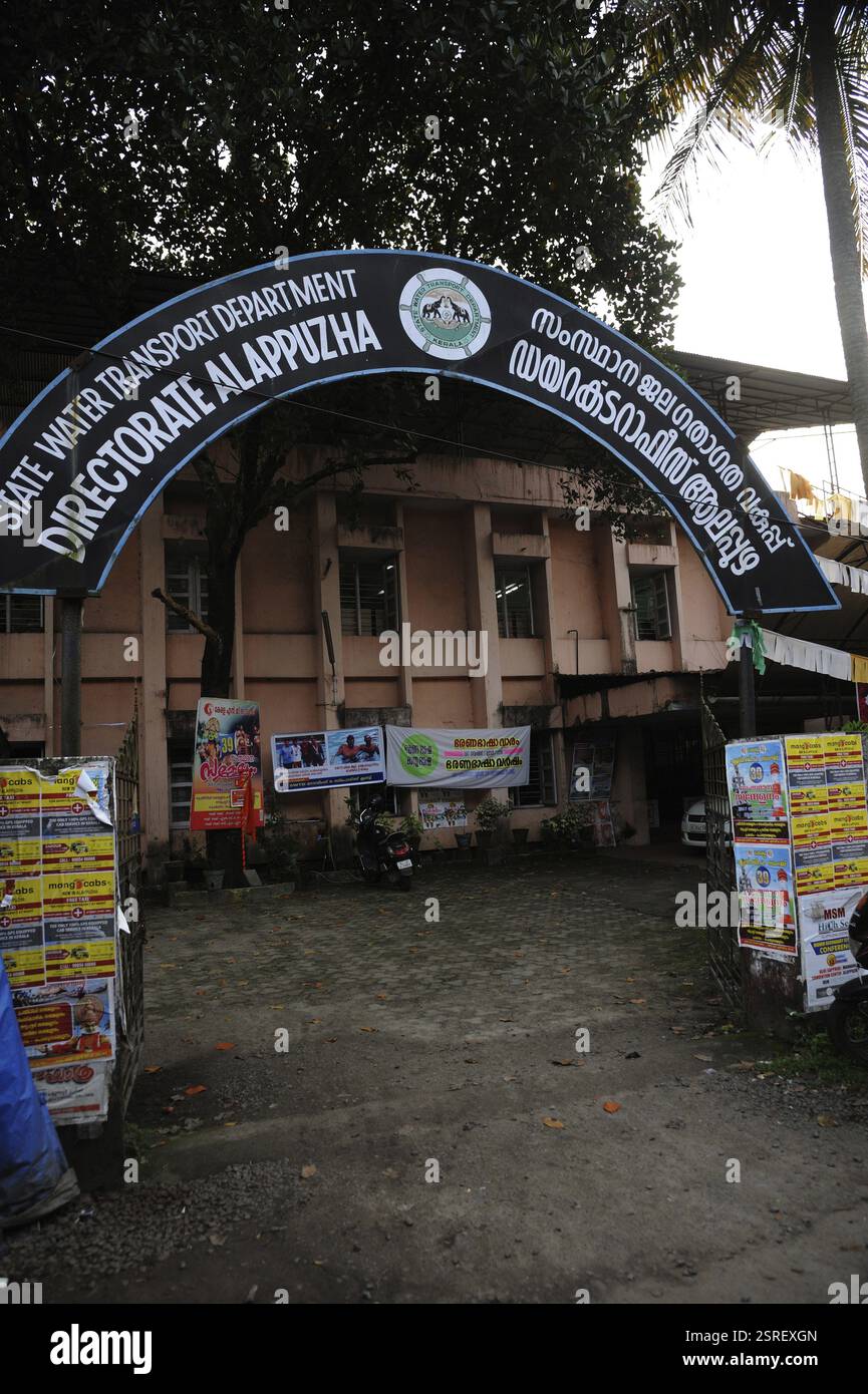 Membro dell'acqua Dipartimento dei Trasporti Direzione Alappuzha Kerala, India, Asia Foto Stock