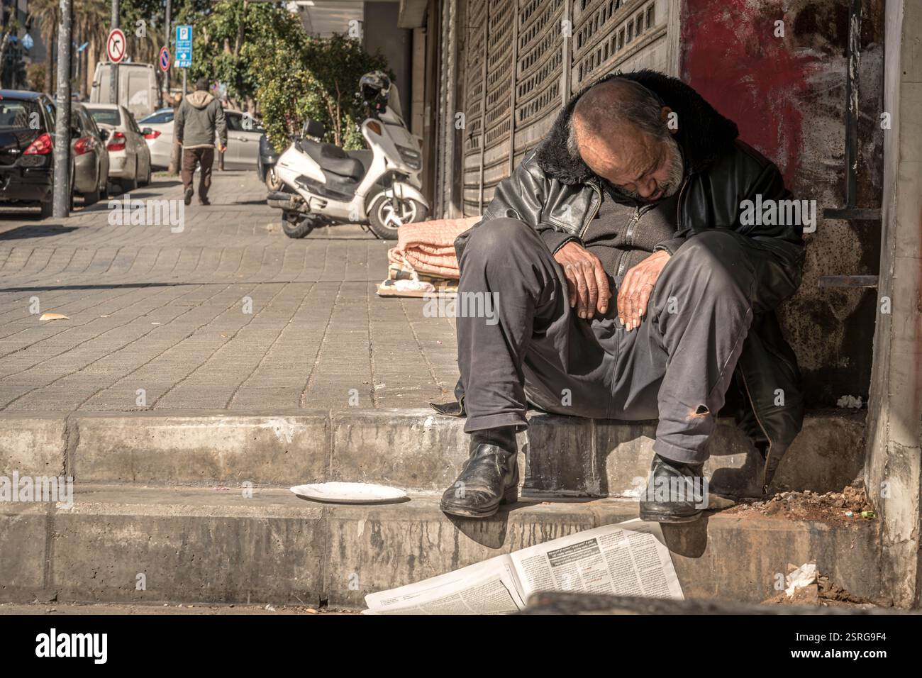 Il senzatetto sulle strade di Beirut durante la crisi sociale ed economica in Libano. Foto Stock
