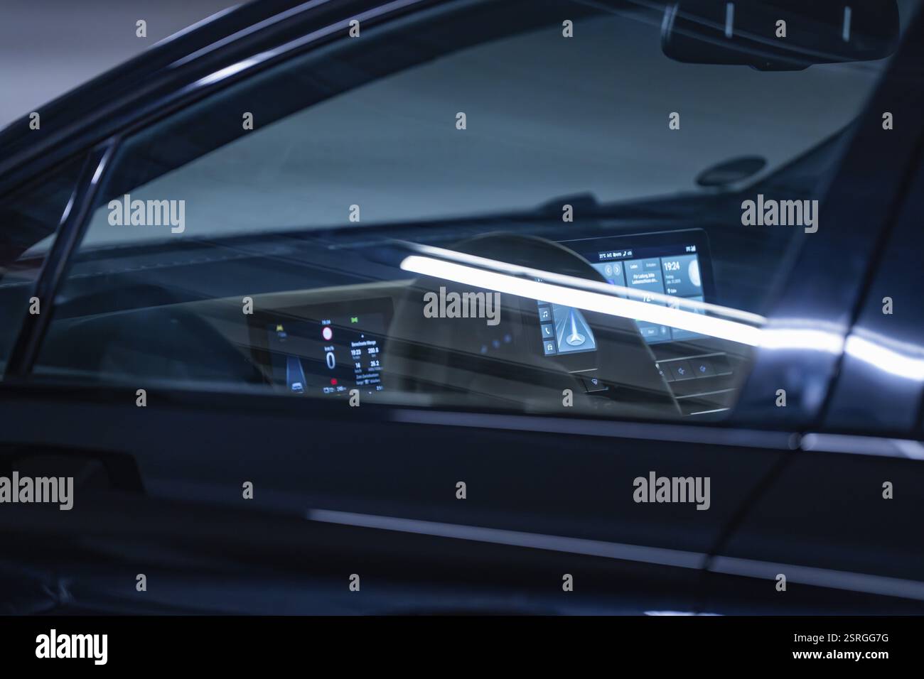 Vista dettagliata degli interni della vettura con schermo e display moderno, e-car sharing, Deer Mobility, MG4, Calw, Germania, Europa Foto Stock