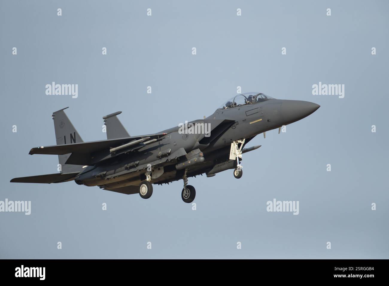 McDonnell Douglas F-15 Eagle, nell'aeronautica degli Stati Uniti, l'USAF dà i colori al volo in avvicinamento verso terra, Inghilterra, Regno Unito, Europa Foto Stock