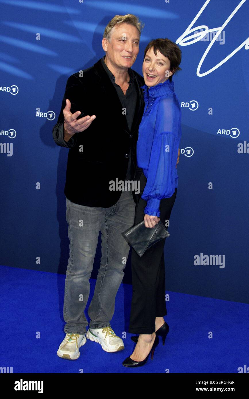 Oliver Masucci, Julia Koschitz, ARD BLUE HOUR 2025, Photo Call, Hotel Telegraphenamt, Berlino, 14.02.2025 Foto Stock