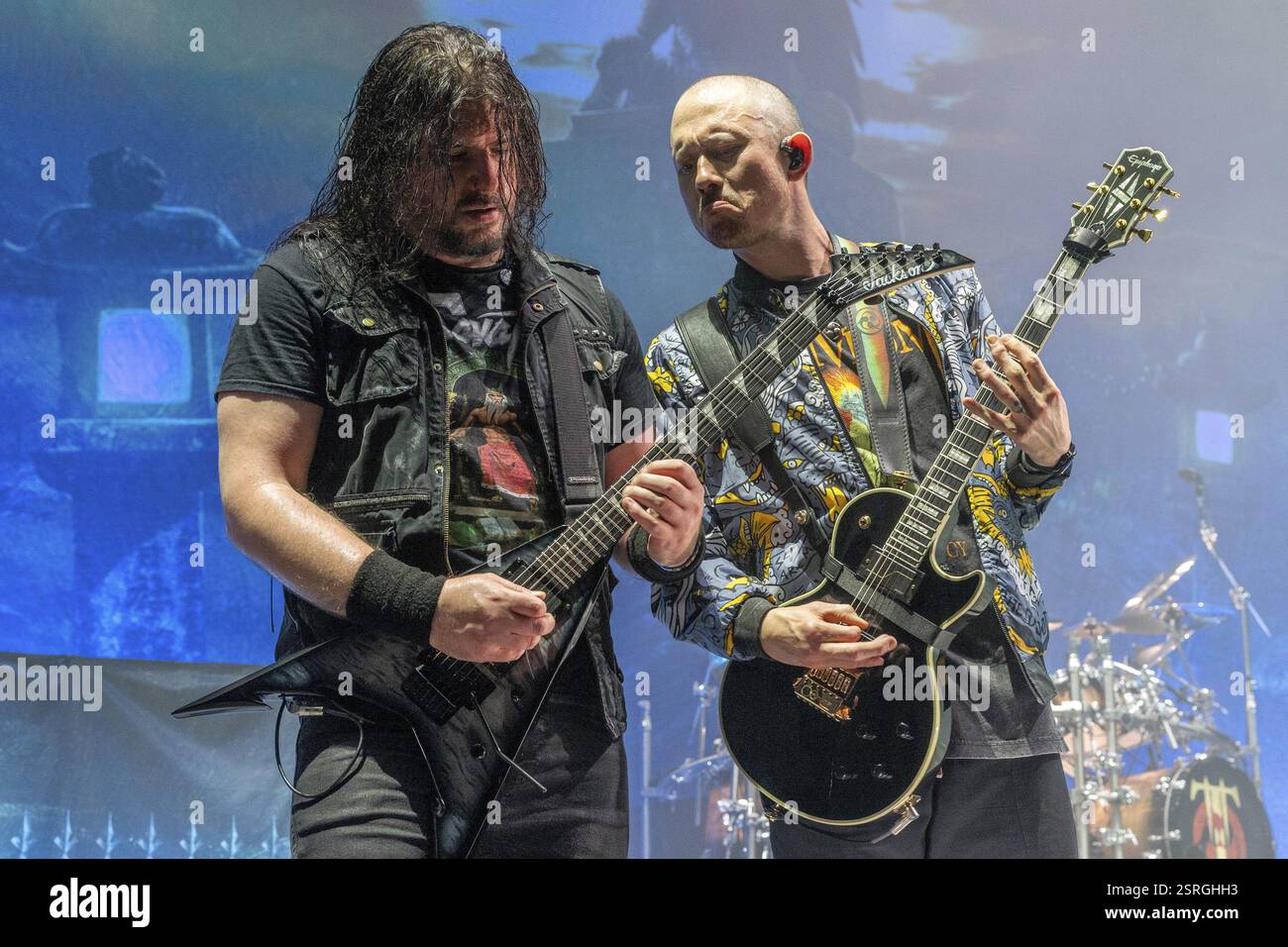 TRIVIUM, band metal, USA, Corey Beaulieu e Matthew Heafy, da sinistra, concerto, 14.02.2025, Max-Schmeling-Halle, Berlino, Germania < english> TRIVIUM, m Foto Stock