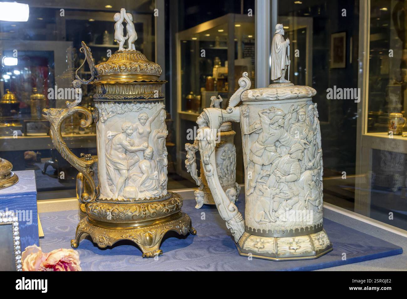 Tazza di birra antica dal Museo della tazza di birra, Bad Schussenried, Svevia, Baden-Wuerttemberg, Germania, Europa Foto Stock