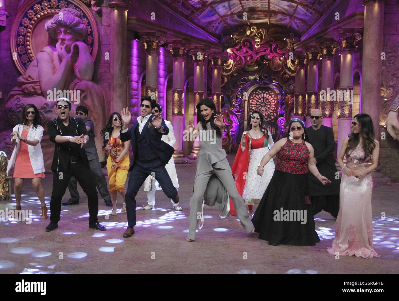 Gli attori di Bollywood Sidharth Malhotra Katrina Kaif comici Krishna Abhishek Monica Singh film promotio Baar Baar Dekho Mumbai Foto Stock