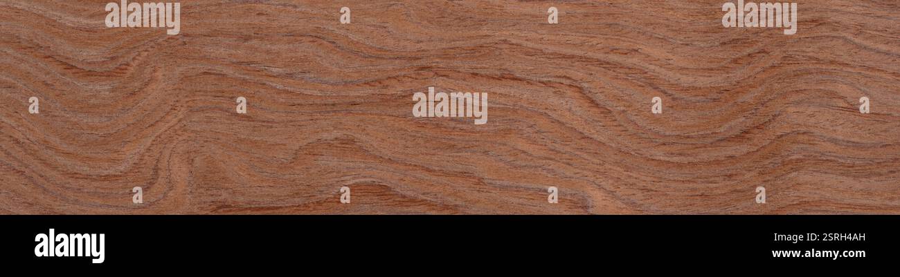 Onde di ricche tonalità di auburn e rame si infrangono su questa superficie in legno impiallacciato Foto Stock