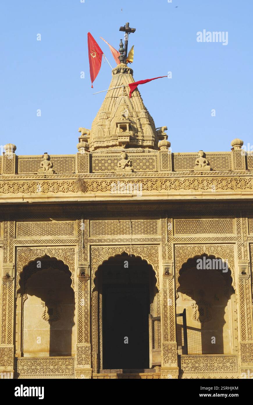 Tempio della dea all'interno della piazza all'interno del forte di Jaisalmer, Jaisalmer, Rajasthan, India, Asia Foto Stock