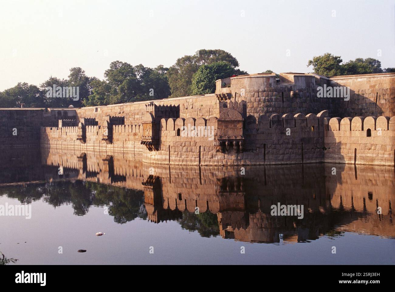 Il forte di Vellore considerato un perfetto esempio di architettura militare nel XIII secolo, Tamil Nadu, India, Asia Foto Stock