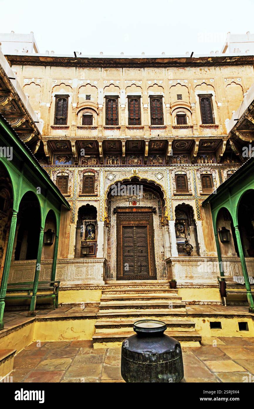 Porta di ingresso, Goenka Haveli Museum, Dundlod, Shekhawati, Rajasthan, India, Asia Foto Stock
