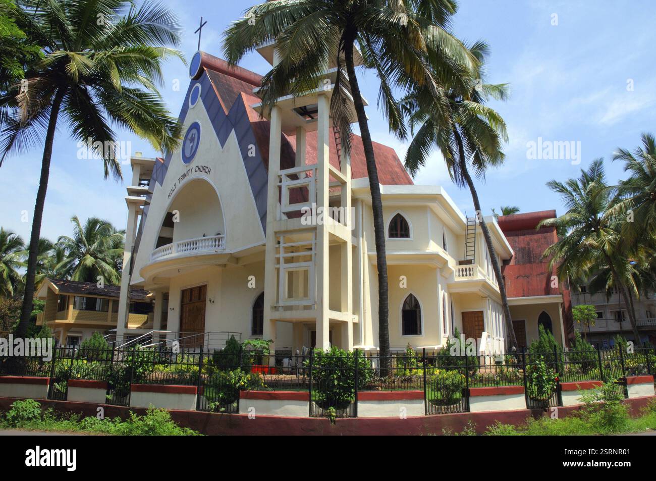 Chiesa della Santa Trinità Benaulim Goa Maharashtra India Asia Settembre 2010 Foto Stock