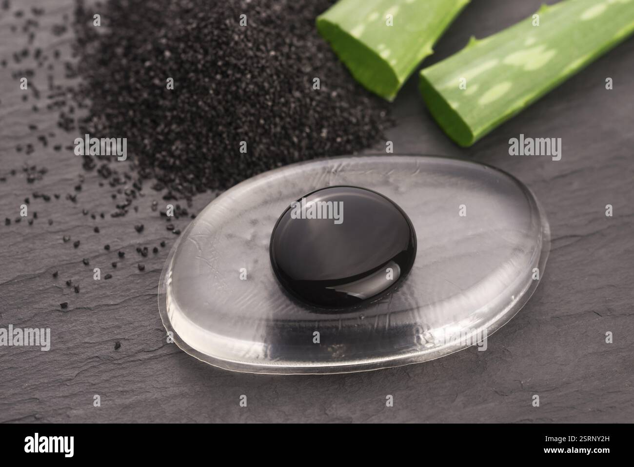 Maschera nera antracite con aloe vera Foto Stock