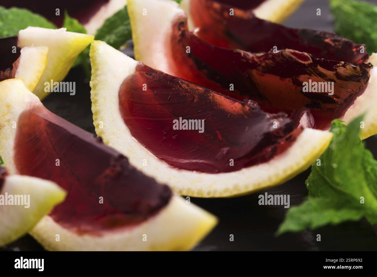 Jelly (jella) scatti fatti di limone intagliato Foto Stock