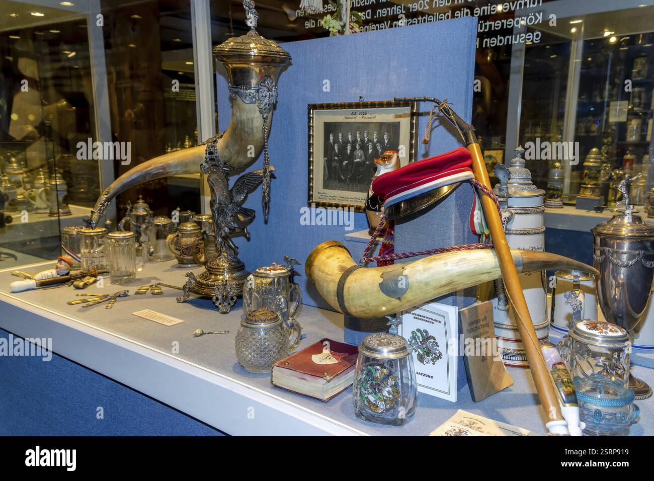 Tazza di birra antica dal Museo della tazza di birra, Bad Schussenried, Svevia, Baden-Wuerttemberg, Germania, Europa Foto Stock