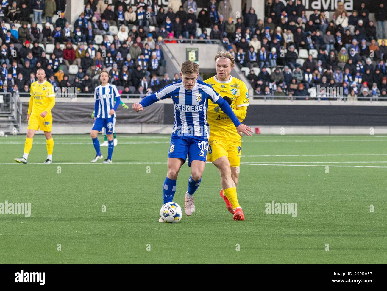 Gothenburg, Svezia. 16 febbraio 2025. Nuovo giocatore Felix Eriksson con il pallone per l'IFK Gothenburg nel secondo tempo della partita tra l'IFK Gothenburg e l'IK Oddevold alla Bravida Arena. Crediti: Per Ljung/Alamy Live News Foto Stock