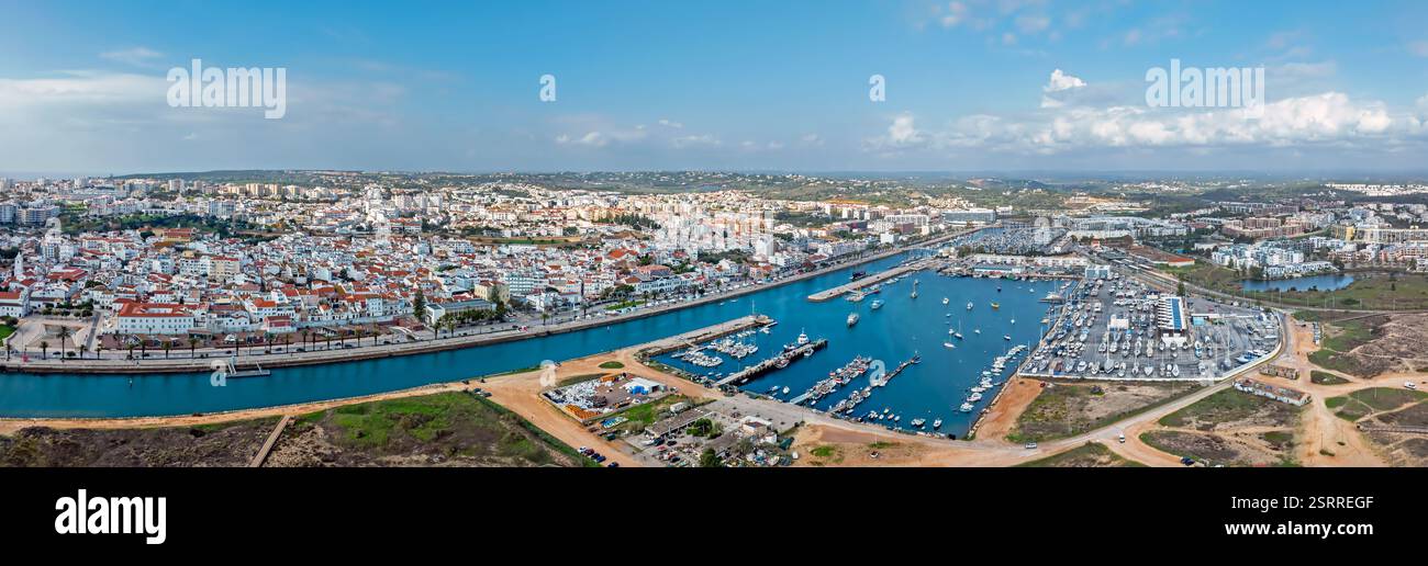 Panorama aereo dalla città di Lagos nell'Algarve in Portogallo Foto Stock