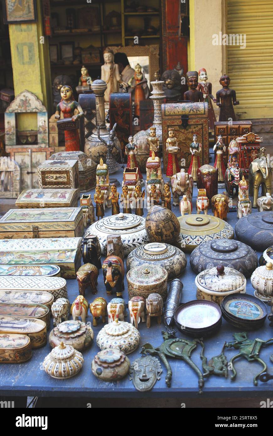 Articoli di artigianato in negozio, Jaisalmer, Rajasthan, India, Asia Foto Stock