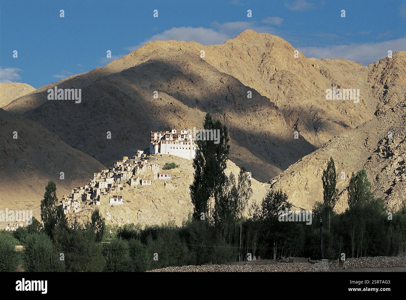 Villaggio sul Kailash Mansarovar trek Tibet Foto Stock