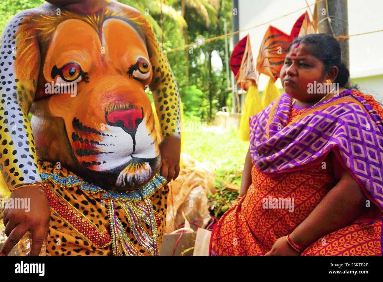 Dipinto di corpi umani per Pulikali Tiger danza, Onam festival, Kerala, India, Asia Foto Stock