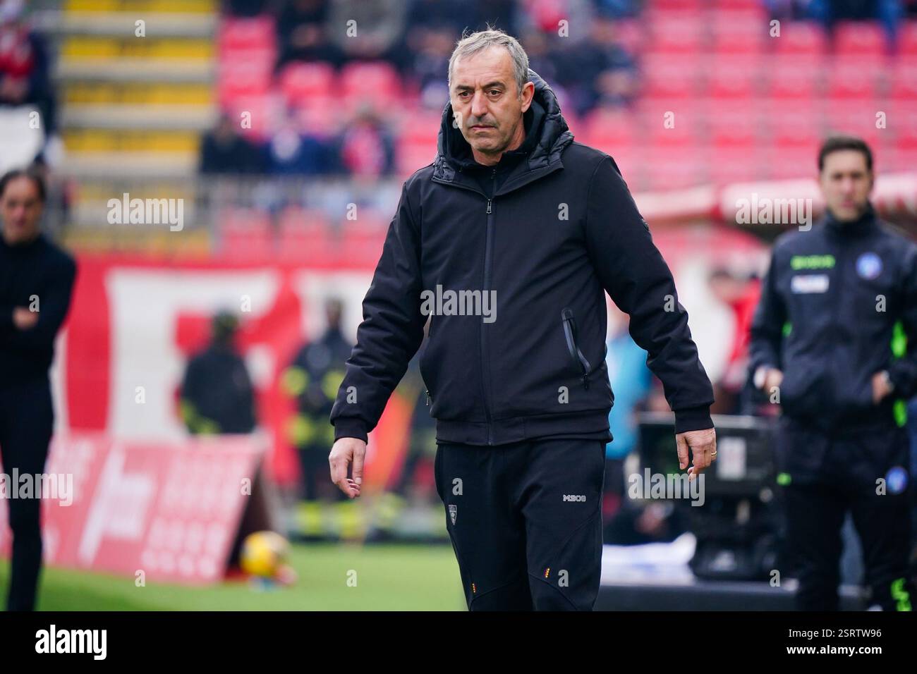 L'allenatore Marco Gianpaolo (US Lecce) durante la partita di campionato italiano di serie A tra AC Monza e US Lecce il 16 febbraio 2025 allo U-Power Stadium di Monza, Italia. Crediti: Luca Rossini/e-Mage/Alamy Live News Foto Stock
