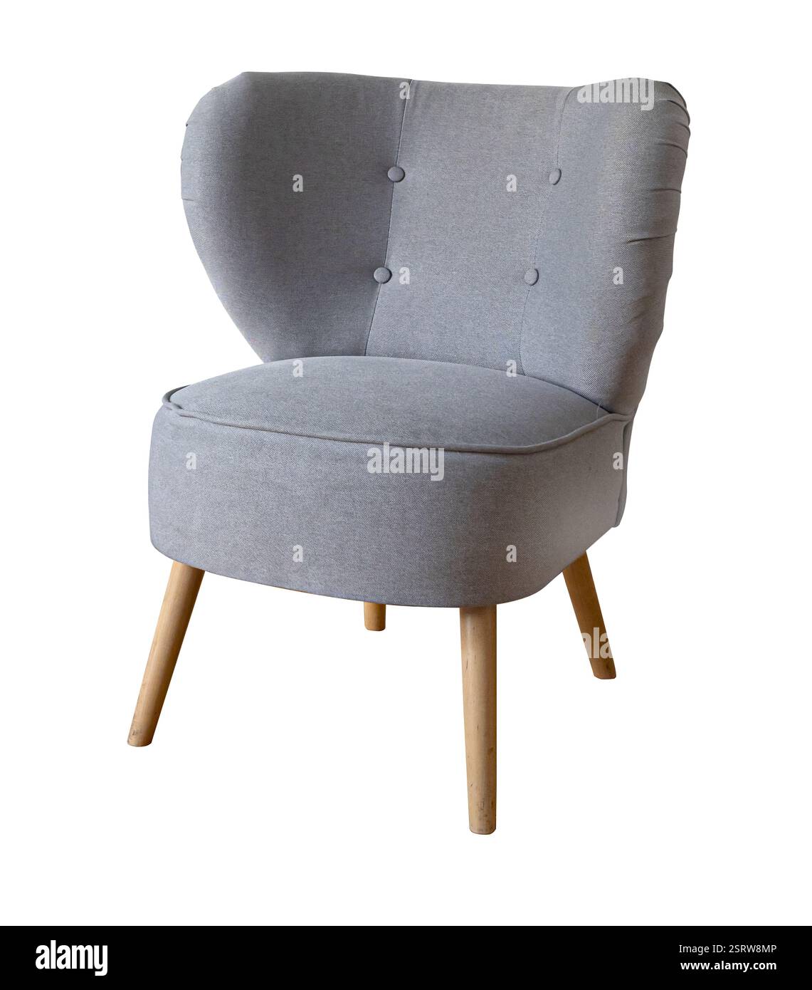 Elegante sedia da cocktail in tessuto grigio con schienale con bottoni e gambe in legno chiaro, isolata sul bianco Foto Stock