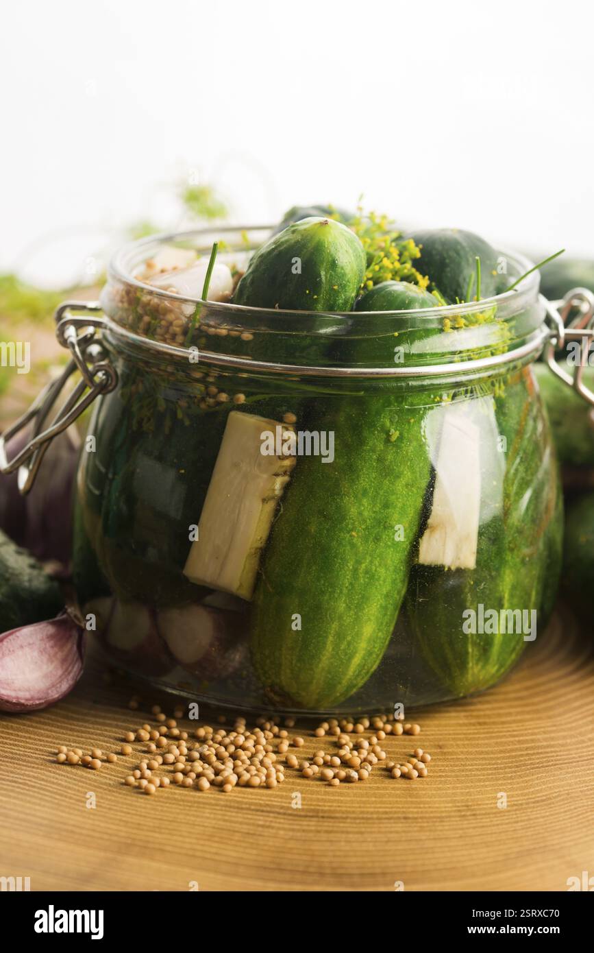 Vista dettagliata del decapaggio fresco cetrioli Foto Stock