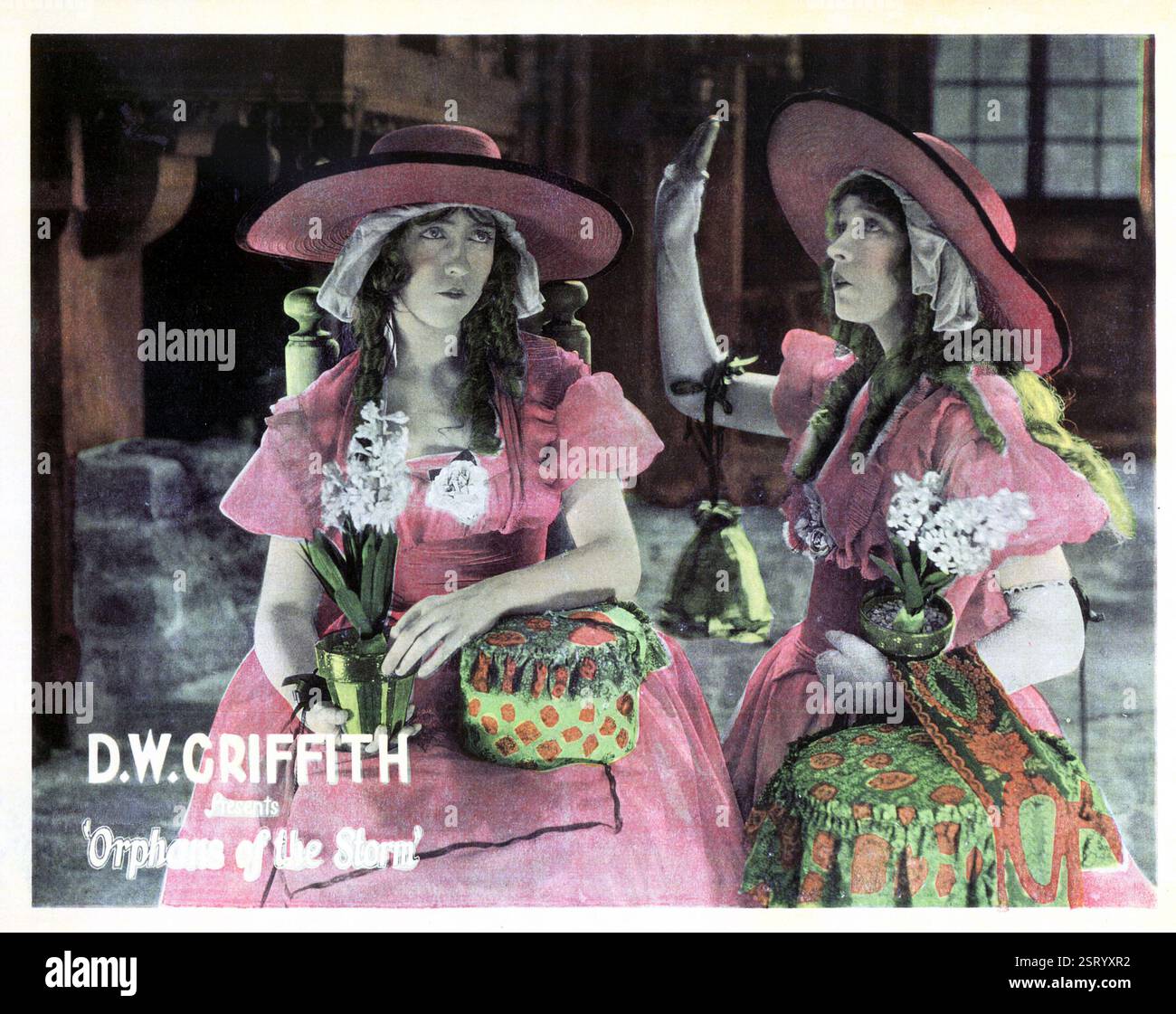 ORFANI DELLA TEMPESTA DOROTHY &AMP; LILIAN GISH ORFANI DELLA TEMPESTA DOROTHY & LILIAN GISH data: 1921 Foto Stock
