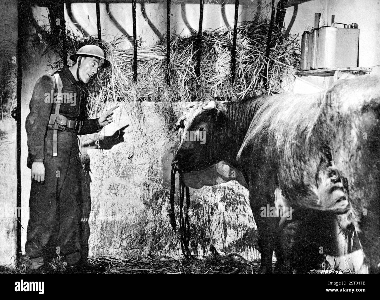 IL CAPOSQUADRA È ANDATO IN FRANCIA TOMMY TRINDER data: 1942 Foto Stock