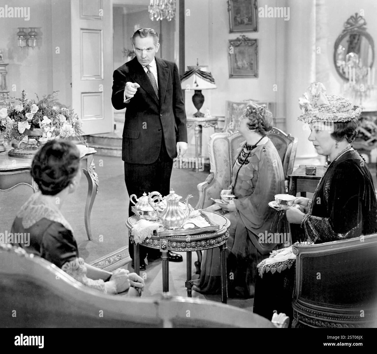 UN PIEDE IN PARADISO FREDERIC MARCH UN PIEDE IN PARADISO [US 1941] FREDERIC MARCH [CENTRO] data: 1941 Foto Stock