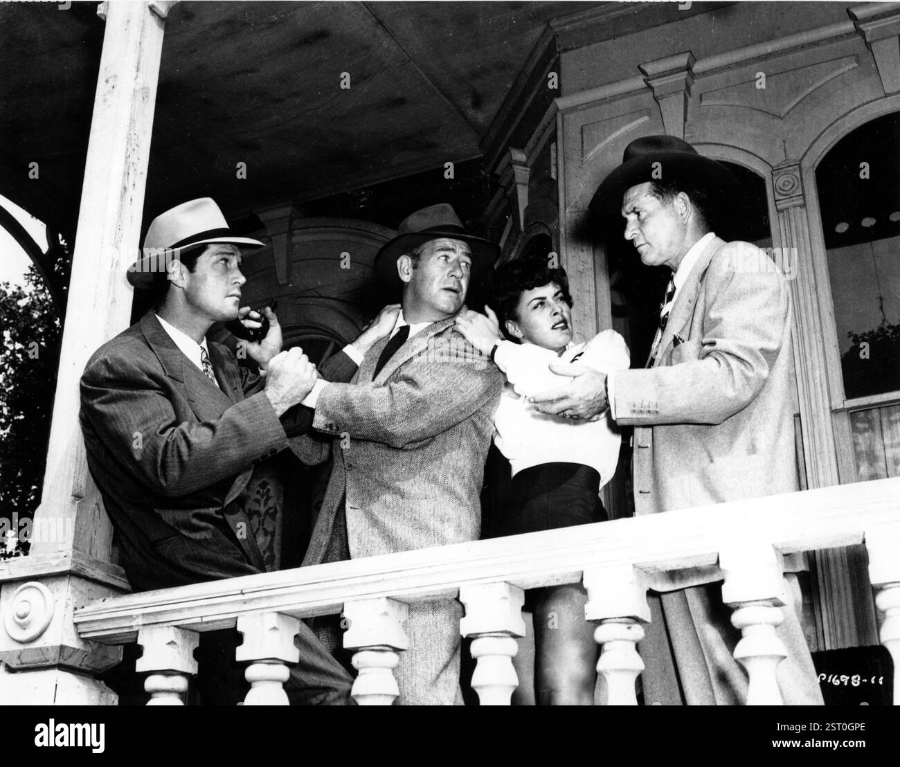 G-MEN NEVER FORGET [US 1948] [L-R] CLAYTON MOORE, ROY BARCROFT, RAMSAY AMES, CO-REGISTA YAKIMA CANUTT data: 1948 Foto Stock