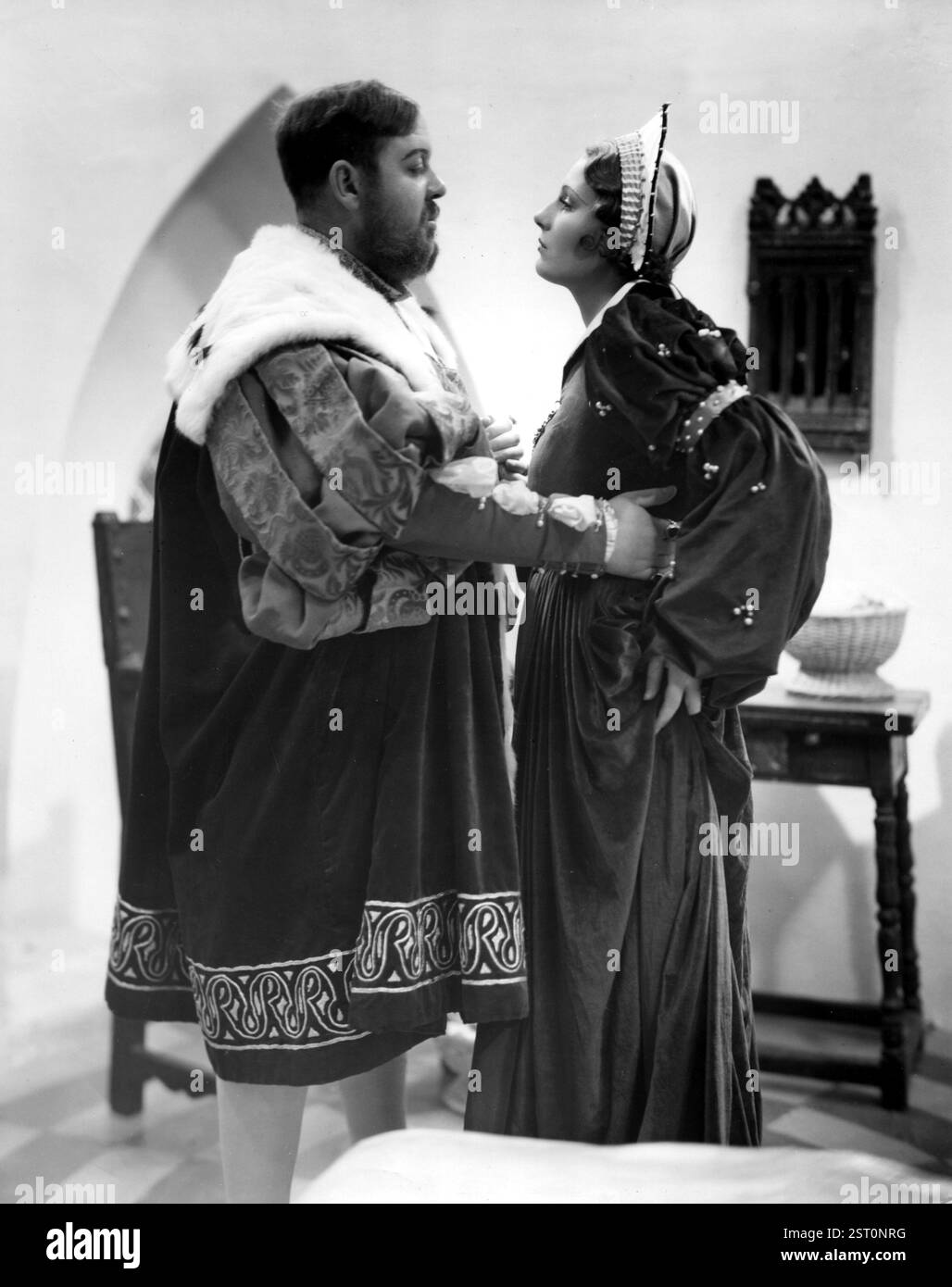 LA VITA PRIVATA DI ENRICO VIII [BR 1933] CHARLES LAUGHTON nel ruolo di Enrico VIII, BINNIE BARNES nel ruolo di Catharine Howard data: 1933 Foto Stock