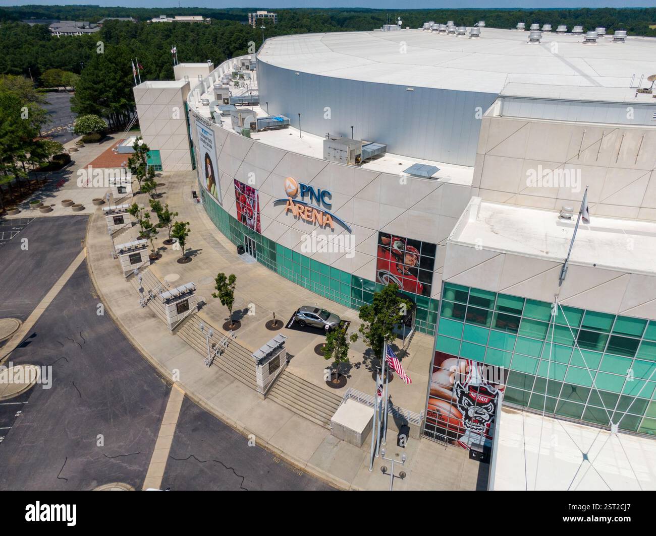 Immagini diurne della PNC Arena, sede dei Carolina Hurricanes e della squadra di pallacanestro dei North Carolina State Mens Foto Stock