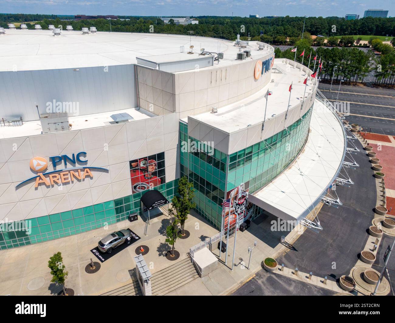 Immagini diurne della PNC Arena, sede dei Carolina Hurricanes e della squadra di pallacanestro dei North Carolina State Mens Foto Stock