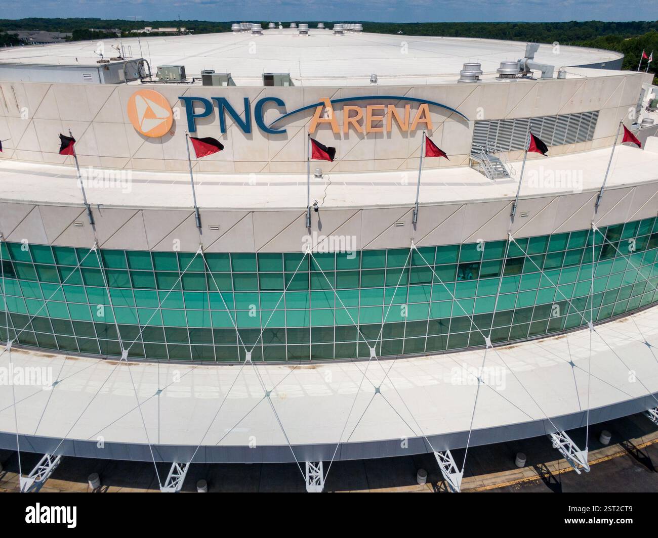 Immagini diurne della PNC Arena, sede dei Carolina Hurricanes e della squadra di pallacanestro dei North Carolina State Mens Foto Stock